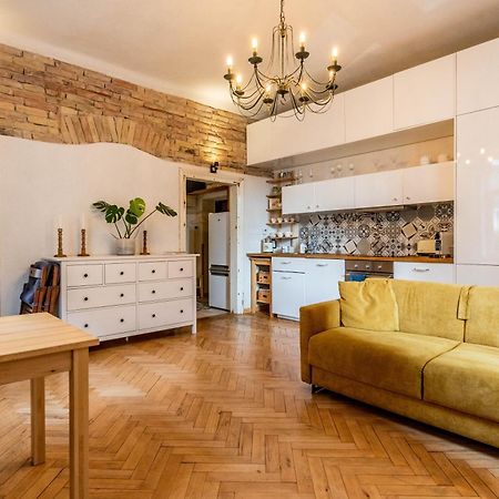 Historical Wine Apartment Братислава Екстериор снимка